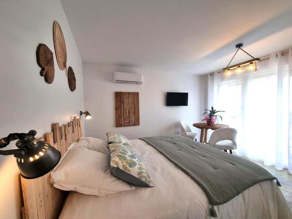La Cle Des Chaumes Bed & Breakfast Boisset-lès-Montrond Dış mekan fotoğraf