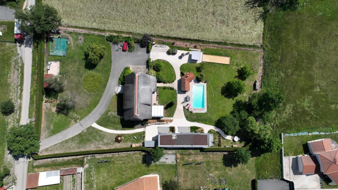 La Cle Des Chaumes Bed & Breakfast Boisset-lès-Montrond Dış mekan fotoğraf