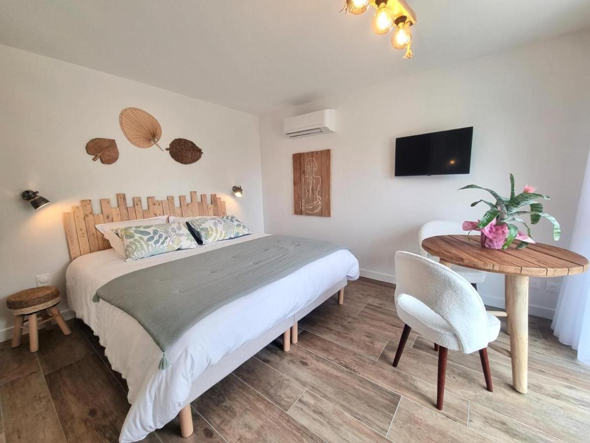 La Cle Des Chaumes Bed & Breakfast Boisset-lès-Montrond Dış mekan fotoğraf