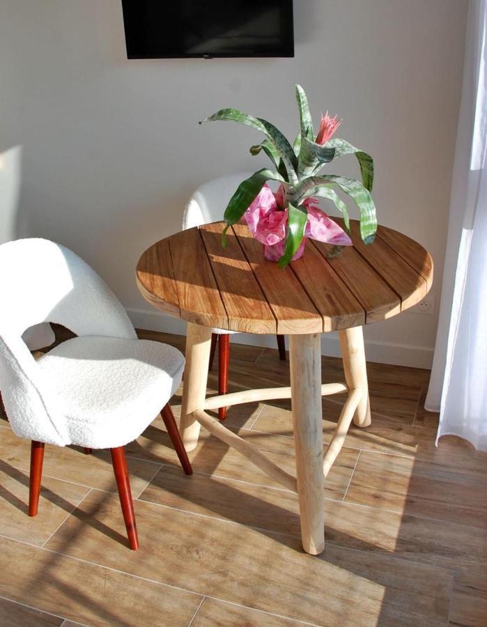 La Cle Des Chaumes Bed & Breakfast Boisset-lès-Montrond Dış mekan fotoğraf