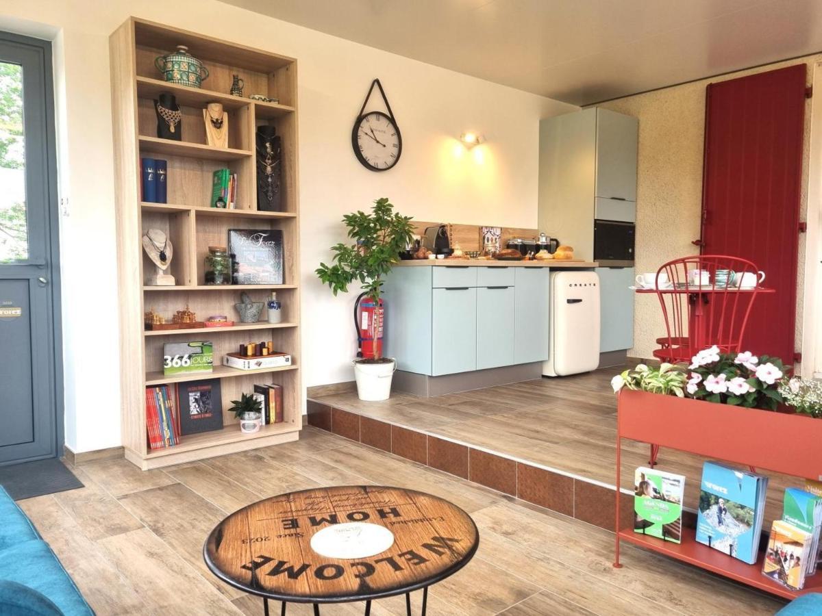 La Cle Des Chaumes Bed & Breakfast Boisset-lès-Montrond Dış mekan fotoğraf